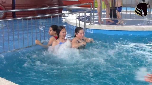 Аквапарк в Гостиничном комплексе "Золотые пески" смотреть онлайн