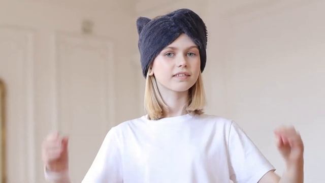 Тёмно-серая меховая повязка на голову с ушками смотреть онлайн