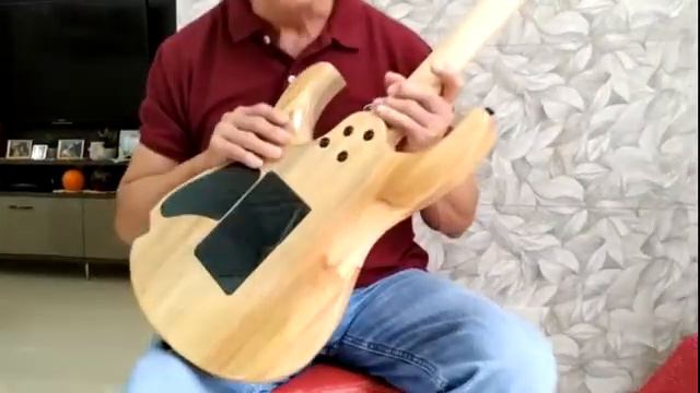 Wandler Cunha apresenta sua guitarra modelo Harpia. смотреть онлайн