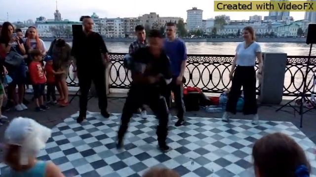 Очень красиво танцует смотреть онлайн