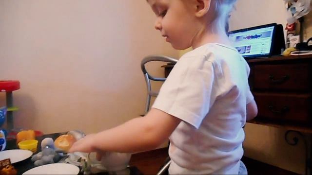 Играем с новой посудой для чаепития / Baby TeaTime