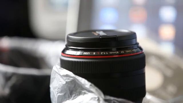 Canon 85mm II 1.2 L Unboxing смотреть онлайн