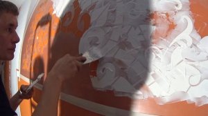 Нанесение трафарета на стену (секретики) .