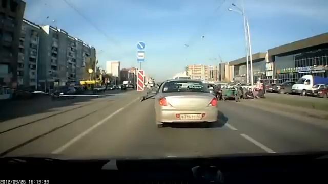 Мотоцикл с коляской не справился с управлением смотреть онлайн