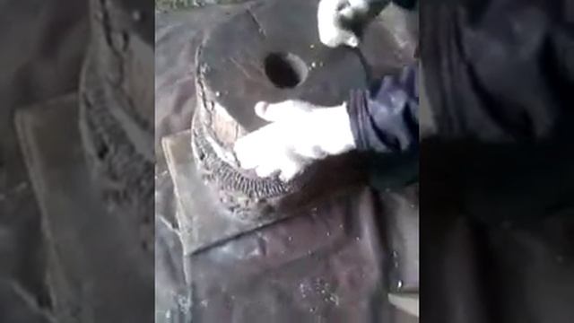 Ручная мельница древняя в работе смотреть онлайн