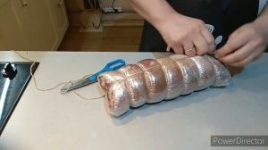 Томленый рулет из говяжьей пашины с черносливом.