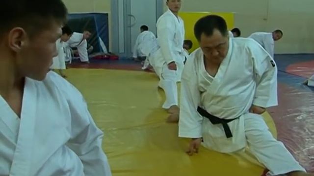 Глава Тувы подарил своим воспитанникам кимоно для боевых искусств смотреть онлайн