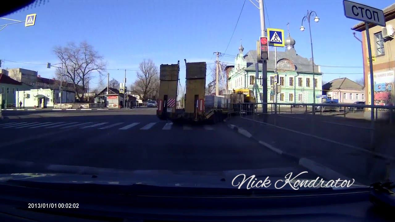 Панелевоз  не вписывается в поворот.