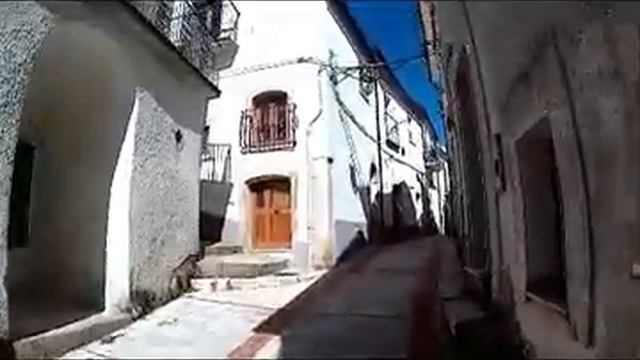 Panni il borgo e le sue stradine смотреть онлайн