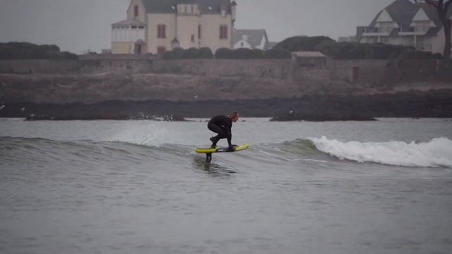 SCORING AN INFLATABLE SURF FOIL BOARD ! смотреть онлайн