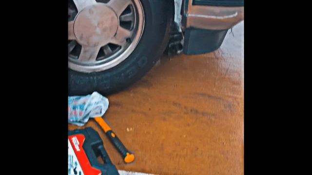 Changing out the starter on my 1999 Chevy suburban 5.7 L смотреть онлайн