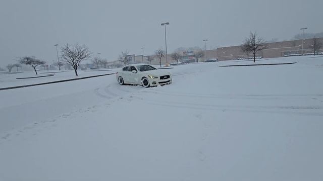 Awd Infiniti Q50 3.7 snow смотреть онлайн
