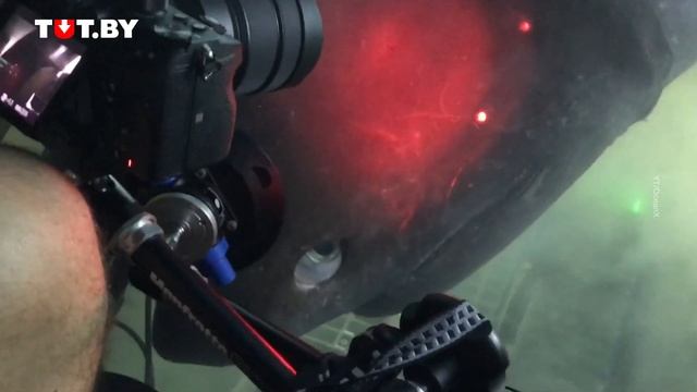 Огромная древняя акула подплыла к субмарине смотреть онлайн