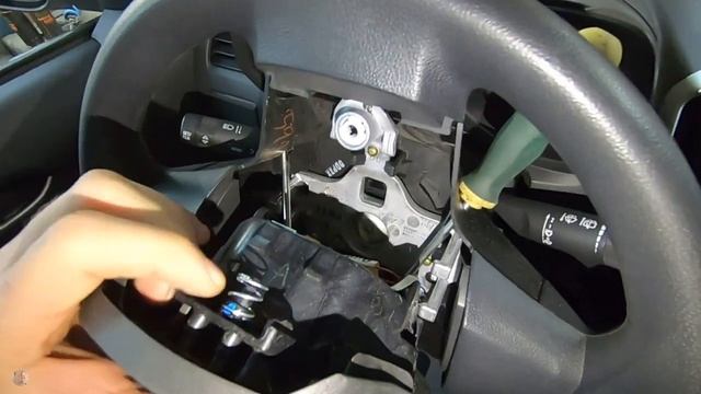 Снимаем подушку безопасности Chevrolet Trailblazer 2 смотреть онлайн