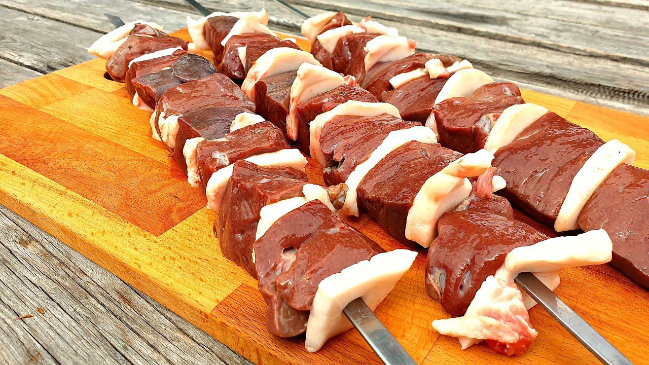 ШАШЛЫК из Говяжьей ПЕЧЕНИ на мангале. смотреть онлайн