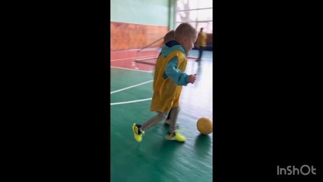 Тренировка малышей « ДЮСШ-11 » Слободка ( Одесса ) смотреть онлайн