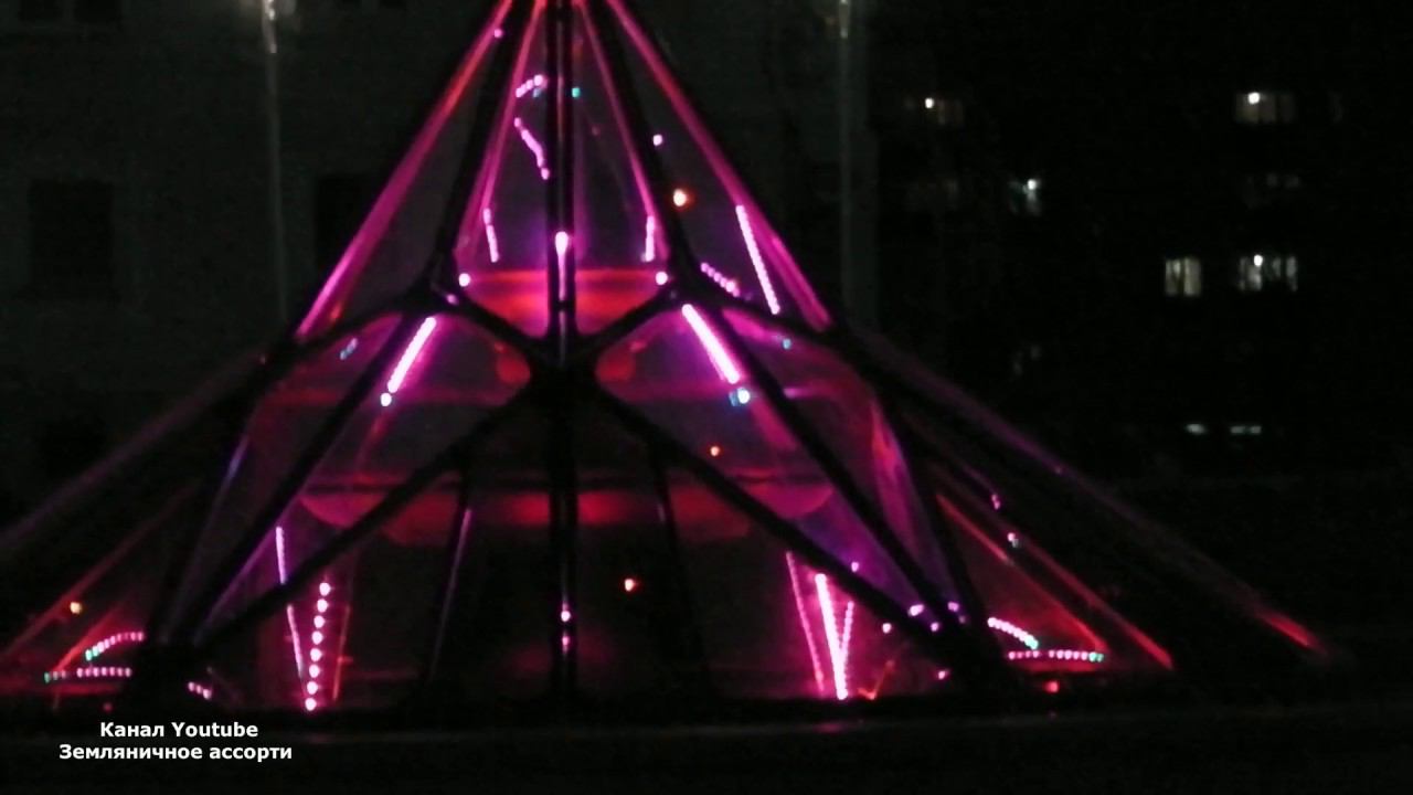 НЕ МОГЛА НЕ ПОДЕЛИТЬСЯ ТАКОЙ КРАСОТОЙ. ЗИМНЕЕ УБРАНСТВО ФОНТАНА смотреть онлайн