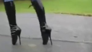 я иду такая вся Дольче Габбана