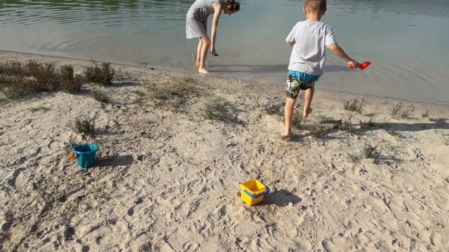 Водный Челлендж Кто быстрее Water challenge Who is faster смотреть онлайн