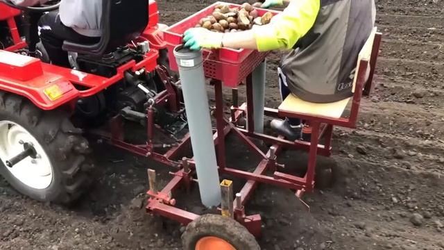 Минитрактор Русич Т-15 и двухрядная картофелесажалка смотреть онлайн