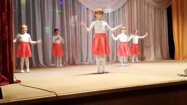 Детские ТАНЦЫ"ВЕСНУШКИ" п. Золотково смотреть онлайн