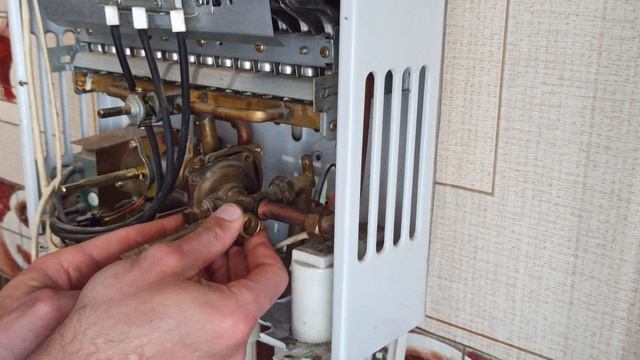 Ремонт газовой колонки - Что делать если не включается газовая колонка? Пошаговый ремонт смотреть онлайн