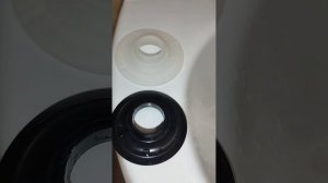 Течет унитаз? - смените резинку.