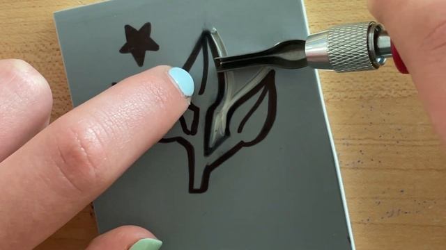 Tips and Tricks for Carving with a Linoleum Cutter for the First Time