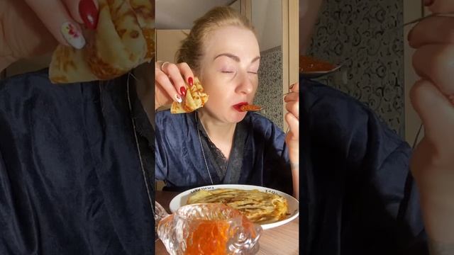 Мукбанг: блины и икра ❤️ смотреть онлайн