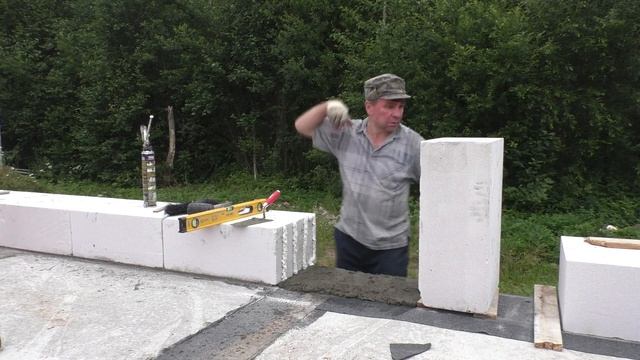 10. Моя стройка. Стены из газоблока. Установка блоков первого ряда. смотреть онлайн