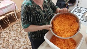 Осень...дождь... слякоть...)) Переработала всю  морковь.