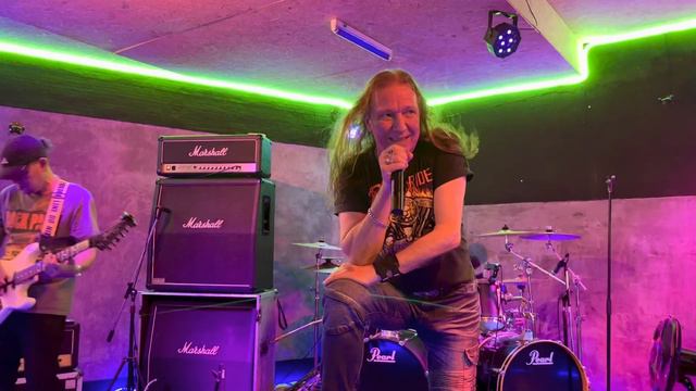 Patong Hippie bar смотреть онлайн