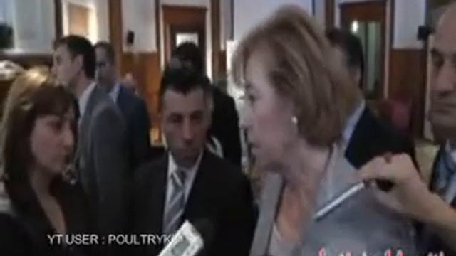 Letizia Moratti e Lele Mora : i protetti da Berlusconi portano la stessa giacca ? смотреть онлайн