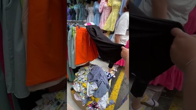 РОЕМСЯ НА РАСПРОДАЖАХ САДОВОД ВСЕ ПО 300!! смотреть онлайн