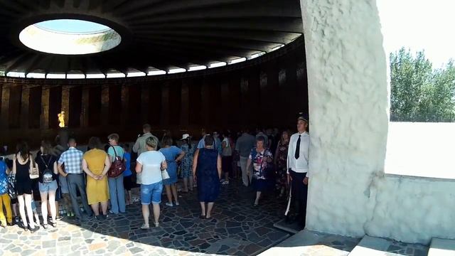 В Крым на автобусе остановка в Волгограде на Мамаевом кургане смотреть онлайн