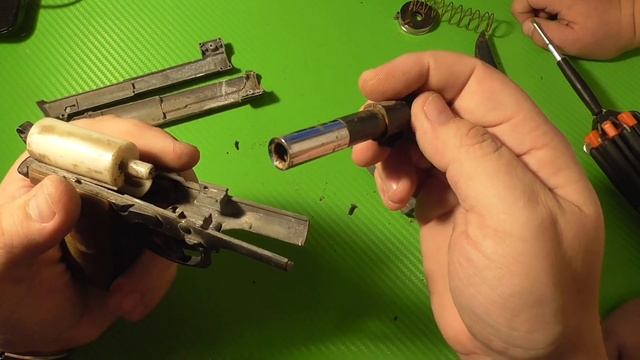 Нашли в луже на школьном дворе пестик страйкбольный!!! Он оказался сломанным. Ремонт. смотреть онлайн