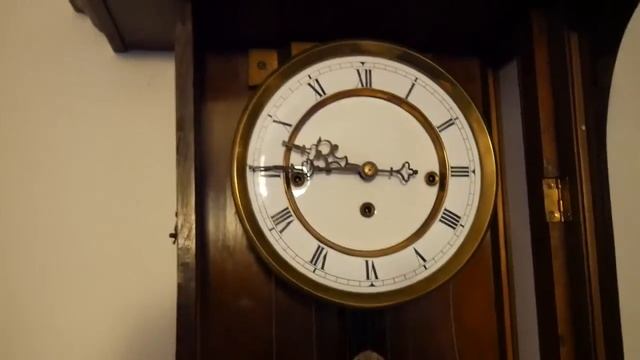 Жильные часы с четвертным боем Kienzle смотреть онлайн