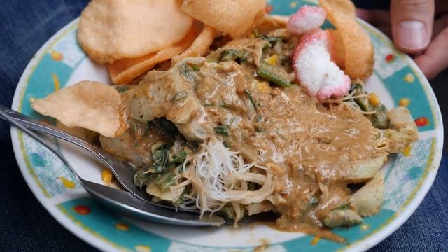 Jakarta Street Food - Local Indonesian Gado-Gado! смотреть онлайн