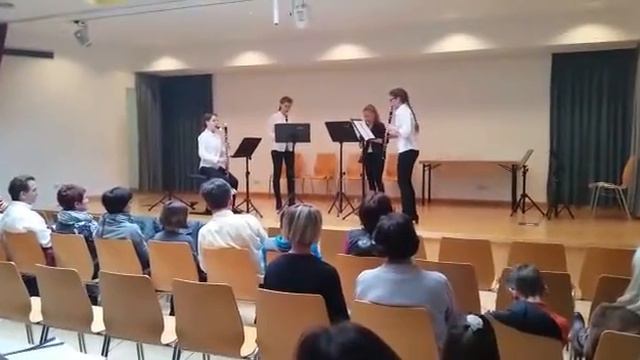Super Mario Bros. Theme von Koji Kondo - Crazynetten - Klarinetten Ensemble смотреть онлайн