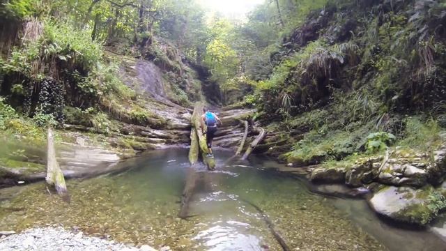 Каньоны и водопады реки Ажек. Прогулка до истоков смотреть онлайн