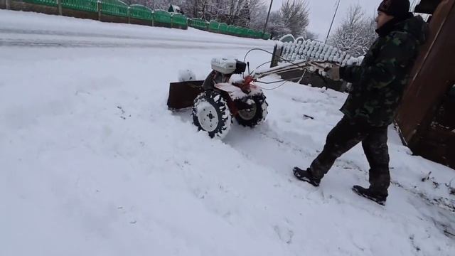 чистим снег мотоблоком смотреть онлайн