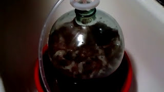 Подготавливаем брагу из варенья для последующей перегонки в самогон смотреть онлайн