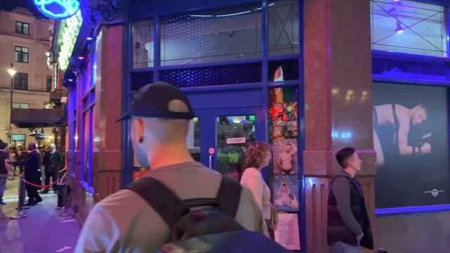 Soho Midnight Walk, London West End Weekend Nightlife - Walking around Piccadilly & Soho Streets смотреть онлайн