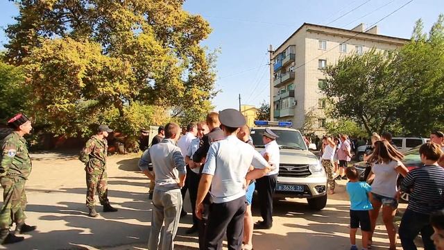 В Калаче-на-Дону место, где нашли маленькую Соню, полиция оградила от толпы смотреть онлайн