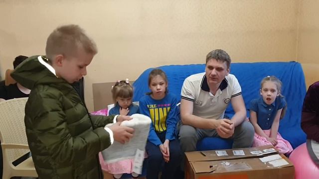 Огромная посылка от друзей из Германии.#многодетнаясемья#посылка#сюрприз смотреть онлайн