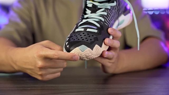 Here's Kyrie's New Shoe! Anta Shockwave 5 PRO! смотреть онлайн