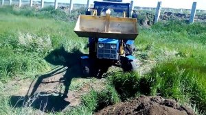 Самодельный минитрактор откапываем бетонные столбы. Самодельный кун на  минитрактор.