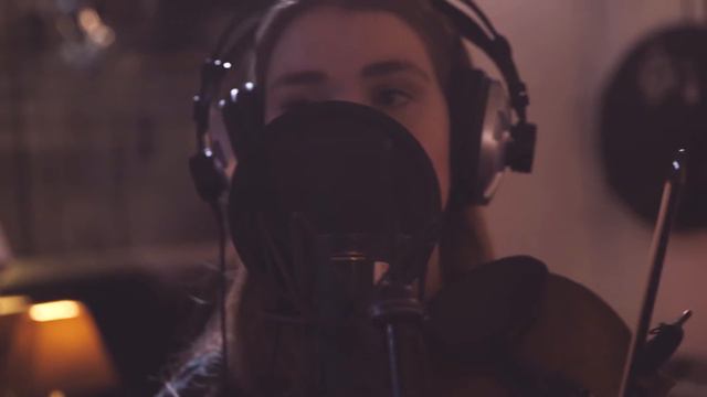 Sophia "VALENCÉ" Carrhage - "Hide" (LIVE) смотреть онлайн