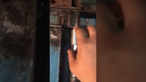 Запор для гаражных ворот