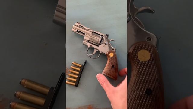 Colt Python 3 inch 357 mag deer hollow grips смотреть онлайн